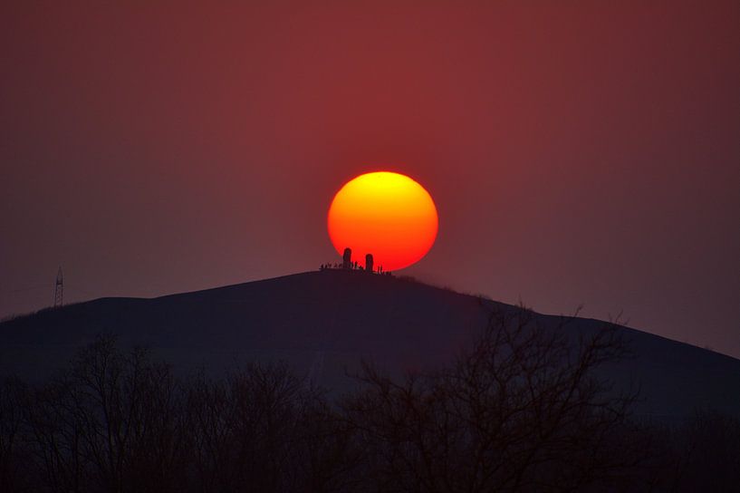 Soleil au sommet au-dessus du terril de Rungenberg par Edgar Schermaul