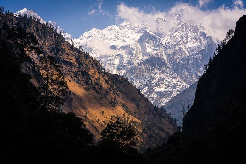 Blick in die Berge des Himalaya Nepals von Jeroen Cox