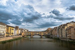 Ponte Vecchio, Florenz, Italien von Jelmer Laernoes