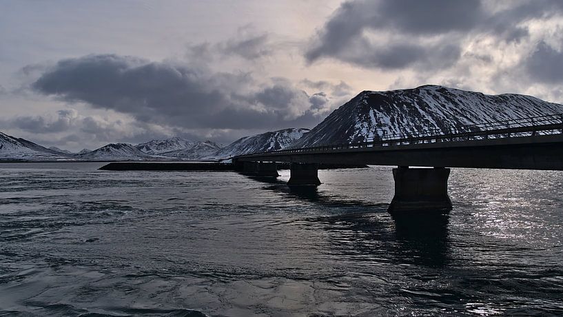 Pont sur le fjord de Kolgrafafjörður par Timon Schneider