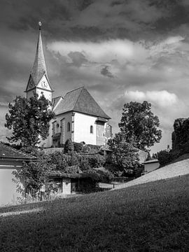 Oostenrijks kerkje in zwart wit