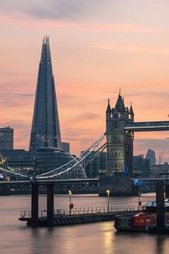 Tower Bridge bij zonsondergang, Londen van Lorena Cirstea