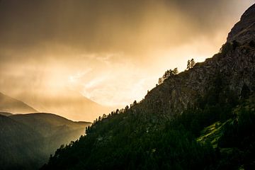 Bergflank bij zonsondergang in Zermatt van Cathy Janssens