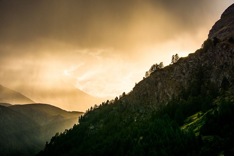 Bergflank bij zonsondergang in Zermatt von Cathy Janssens
