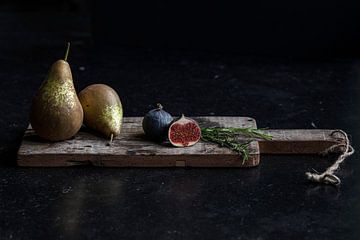 Two pears, one and a half fig and a little thime by Alexander Tromp