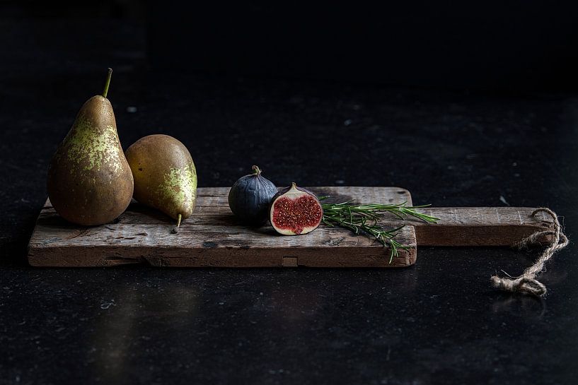 Two pears, one and a half fig and a little thime van Alexander Tromp