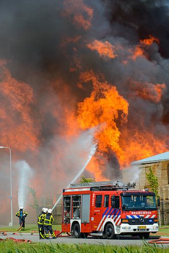 Brandweerauto bij een brand