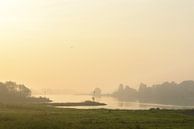 Zonsopkomst boven de rivier de IJssel en de uiterwaarden van Sjoerd van der Wal thumbnail