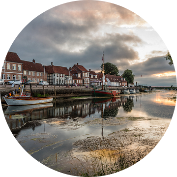 Zonsondergang in Ribe, Denemarken van Gijs Rijsdijk