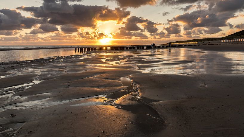 Sonnenuntergang am Strand Westenschouwen von René Weijers