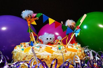 Fubby-Abenteuer in Partylaune mit Kuchen. von Sailographic Paula