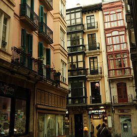 Zwischen den Fassaden, Bilbao von Urban Archive