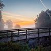 Holzbrücke bei einem nebligen Sonnenaufgang von Daan Duvillier | Dsquared Photography