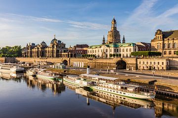 De skyline van Dresden met de Frauenkirche in de ochtend