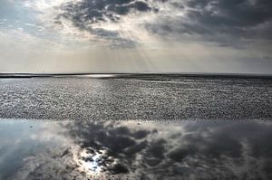 Sonnenstrahlen über dem Watt