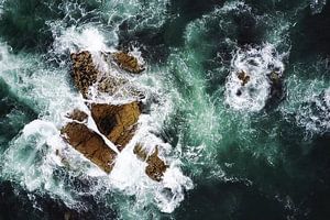 Les roches dans la mer