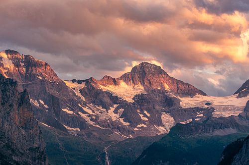 Das Lauterbrunner Breithorn im warmen Schein der Abendsonne