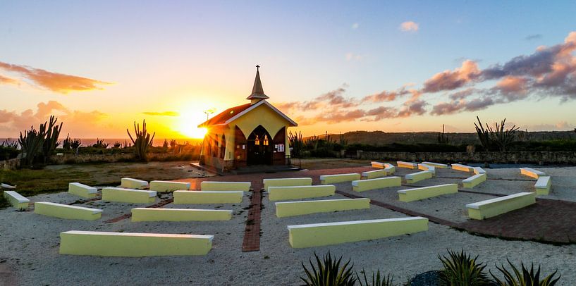 Alto Vista Chapel Aruba tijdens zonsopkomst. van Arthur Puls Photography