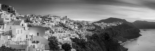 Santorini in Griekenland in de ochtend in zwart-wit .