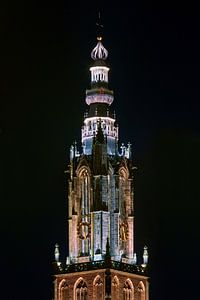 Sommet illuminé de la tour Notre-Dame à Amersfoort sur Anton de Zeeuw