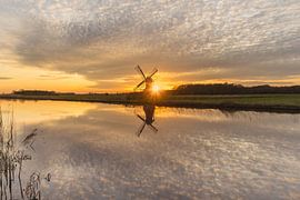 Coucher de soleil près du moulin Tjongermolen en Frise sur KB Design & Photography (Karen Brouwer)