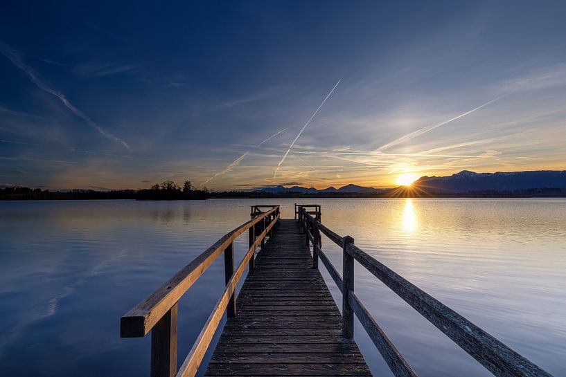 De eerste zonnestralen aan de Staffelsee van Teresa Bauer