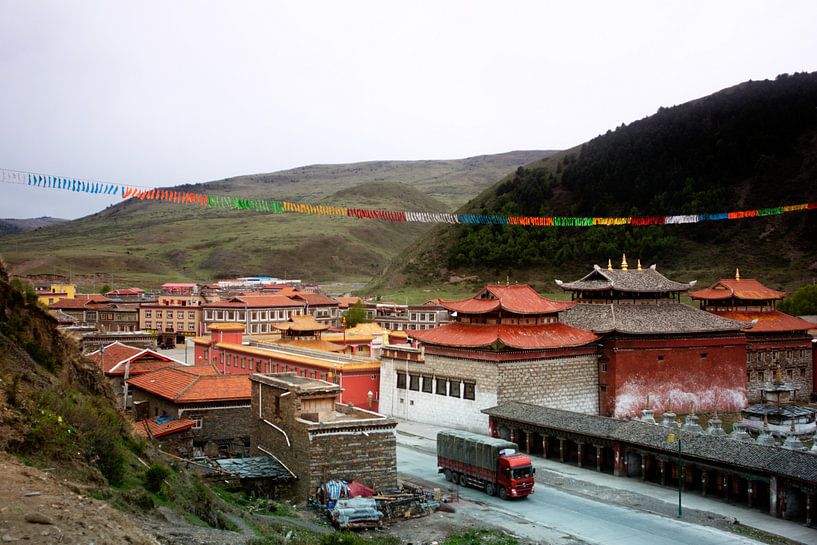 Het dorpje Tagong in Sichuan von André van Bel