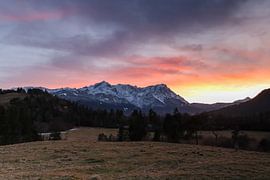 Sonnenuntergang mit wunderschönem Blick auf die Berge von Christina Bauer Photos