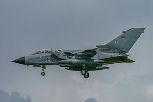 Deutscher Panavia Tornado kurz vor der Landung.