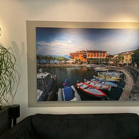 Photo de nos clients: Bateaux dans le port de Torri del Benaco, sur le lac de Garde. par Rene Siebring, sur toile