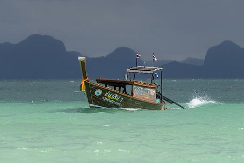 Entre vagues d'émeraude et pensées de tempête