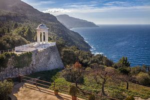 Tempel im Garten Son Marroig bei Deià, Mallorca