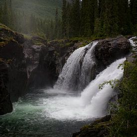 Waterval Rjukandefossen Noorwegen van Heleen Klop