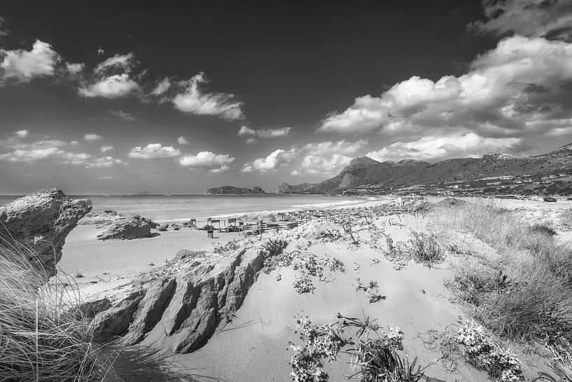 Falassarna Beach auf Kreta in Griechenland in schwarzweiss von Manfred Voss, Schwarz-weiss Fotografie