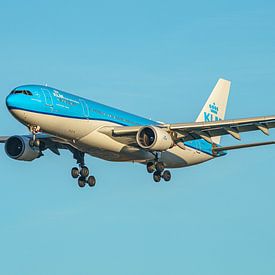 Landung eines KLM Airbus A330-200 Passagierflugzeugs. von Jaap van den Berg