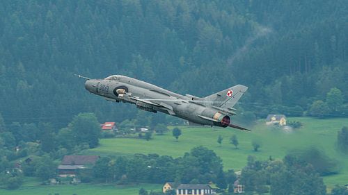 Monteur polonais de SU-22 lors du salon Airpower.