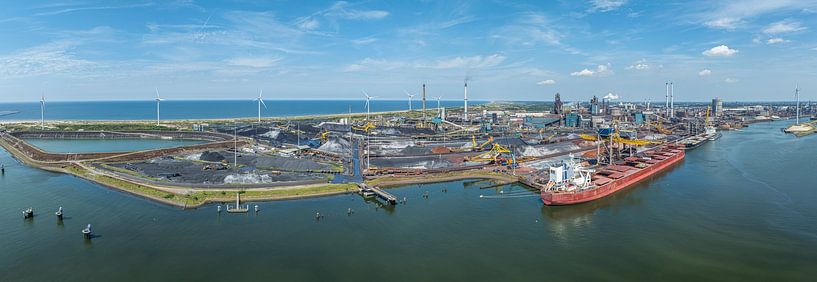 Hoogovens staalfabriek in Velsen aan de Noordzee van Sjoerd van der Wal Fotografie