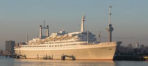 Le SS Rotterdam à Rotterdam. sur MS Fotografie | Marc van der Stelt