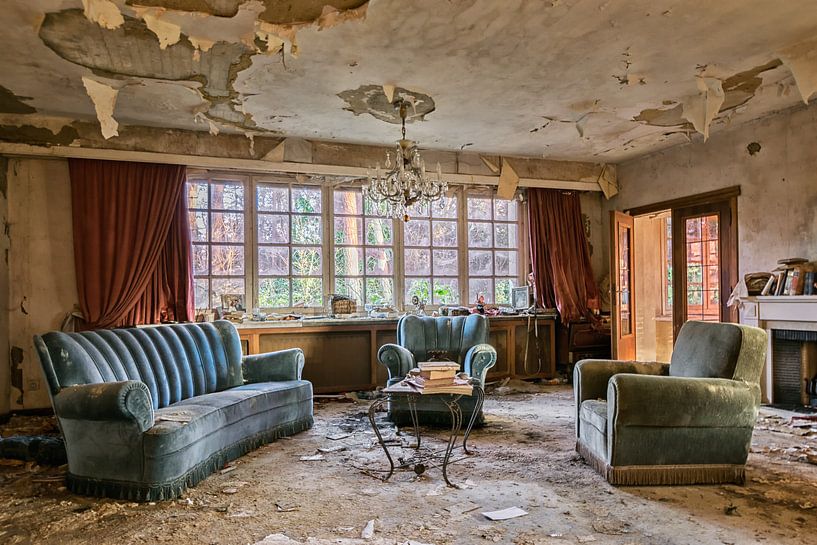 Lost Place  - the Livingroom by Linda Lu
