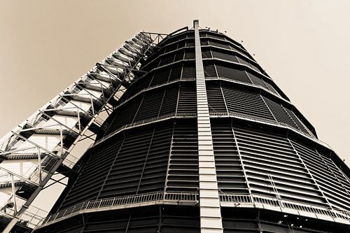 Gasometer Oberhausen (7-148132) B+W