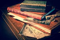 Steampunk stilleven met boeken