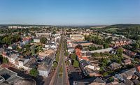 Luchtpanorama van het grensdorpje Vaals in Zuid-Limburg van John Kreukniet thumbnail