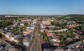 Luchtpanorama van het grensdorpje Vaals in Zuid-Limburg van John Kreukniet