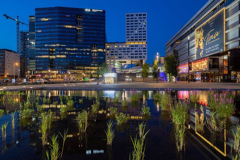 Jaarbeursplein Gare centrale d'Utrecht en soirée par Russcher Tekst & Beeld