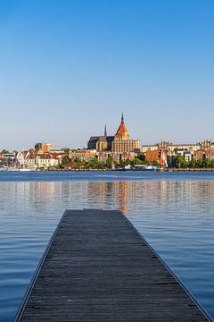 Vue sur la Warnow et la ville hanséatique de Rostock sur Rico Ködder