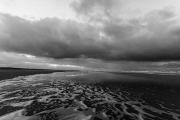 Zwart en Wit strand van Foto van Anno