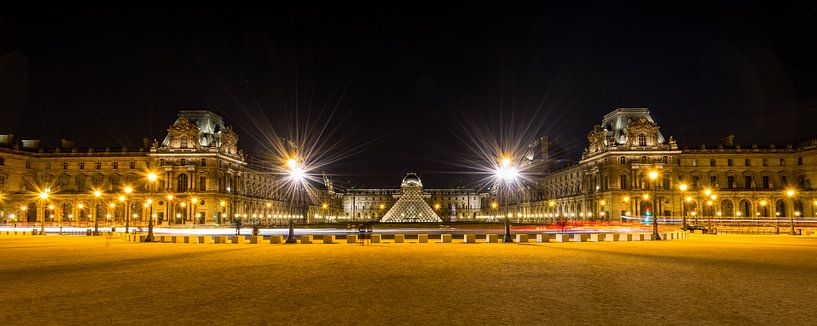 Museum Louvre at night - Paris - 3 by Damien Franscoise