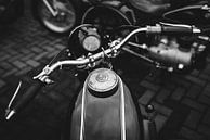 Stuur van een oldtimer motorfiets BMW van Mijke Bressers thumbnail