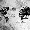 Carte du monde en noir et blanc. sur Ron van der Stappen
