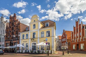 Historische Häuser auf dem Marktplatz in der Altstadt von Wismar von Christian Müringer